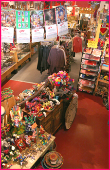 overview of picante, women's clothing, furnishings & lucha calendars